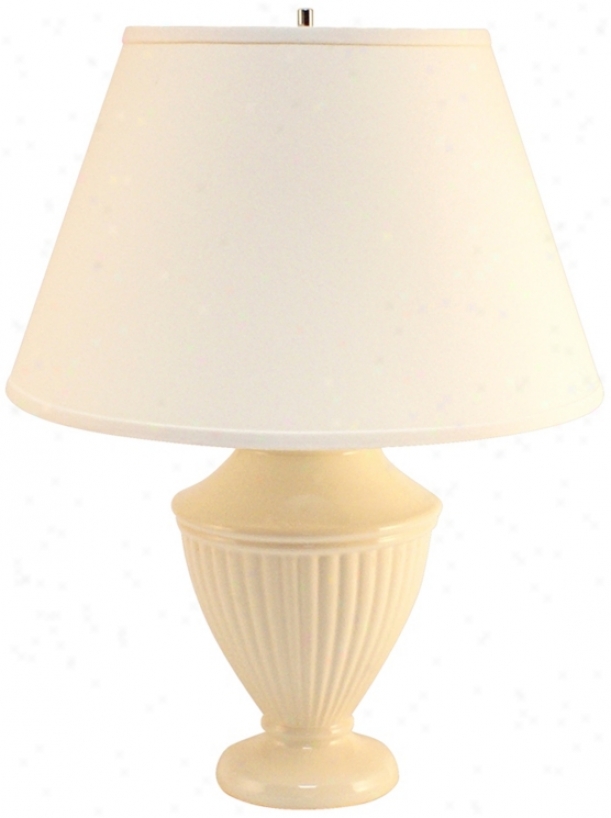 Haeger Potteries Empire Ivoey Ceramic Table Lamp (p1962)