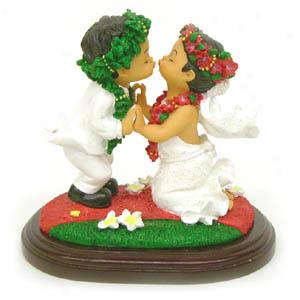 Kissing Hawaiian Couple Figurine