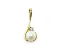 Pearl Pendant With Diamond