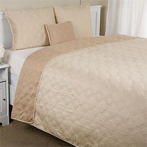 Warwick I Reversible Quilt Set With Bonus Pillow