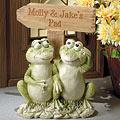 Frog Couple Welcome Statue With Sign