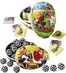 Candyfilled Papiermch Egg-soccer Balls